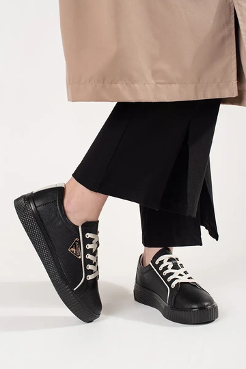 Must nahkne sneaker stiilis... 2