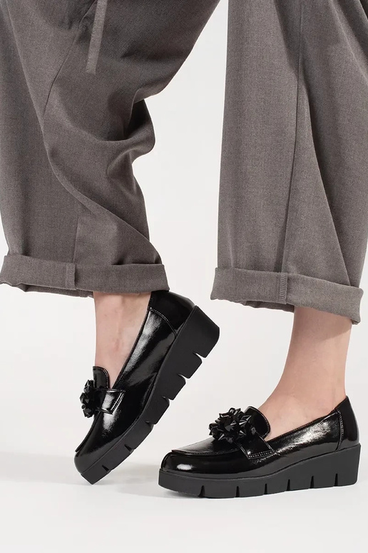 Mustad mokasiinid platvormil stiilse... Mustad mokasiinid platvormil stiilse...