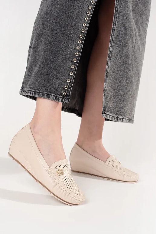 Liivakarva naiste poolsaapad peidetud...