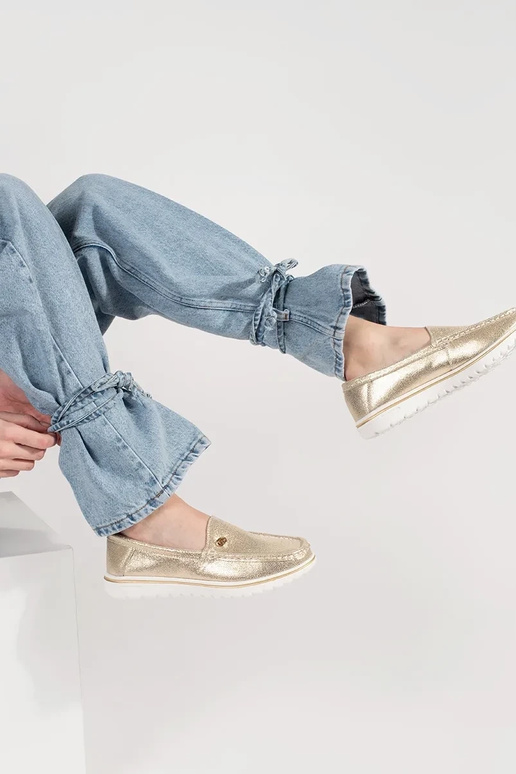 Kuldne mokasiin naturaalsest nahast Kuldne mokasiin naturaalsest nahast