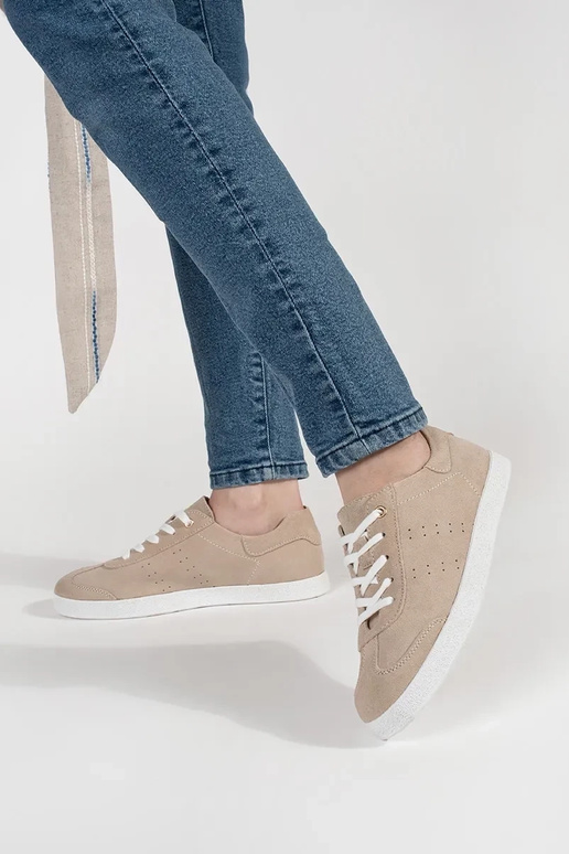 Beežid sneakers mudel jalanõud nahast