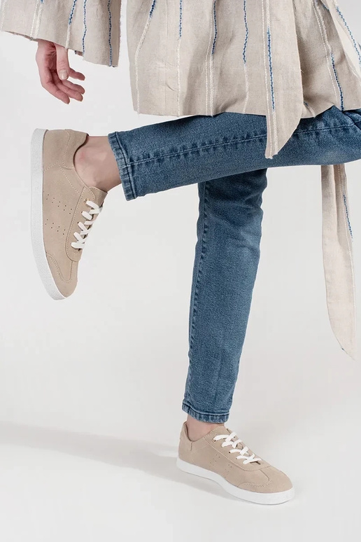 Beežid sneakers mudel jalanõud nahast