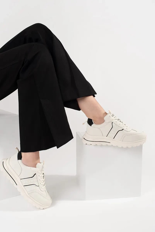 Paksu tallaga sportlikud nahkkingad Paksu tallaga sportlikud nahkkingad