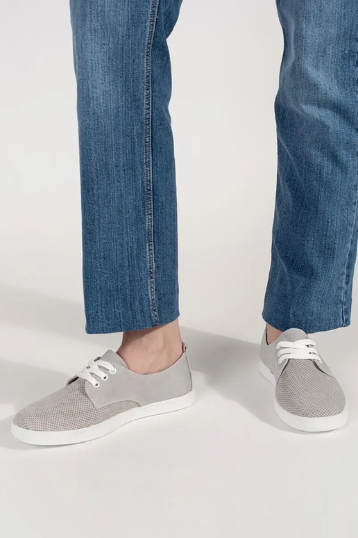 Hallid loodusnahast õhkuvad kingad Hallid loodusnahast õhkuvad kingad