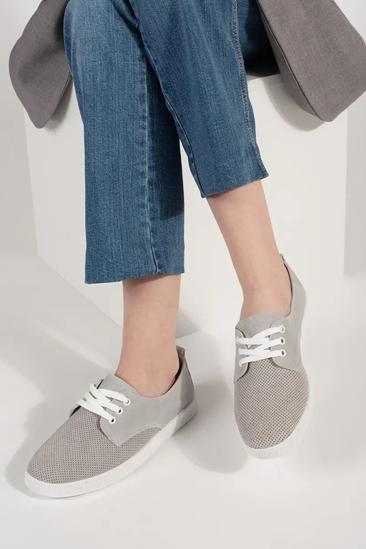 Hallid loodusnahast õhkuvad kingad Hallid loodusnahast õhkuvad kingad