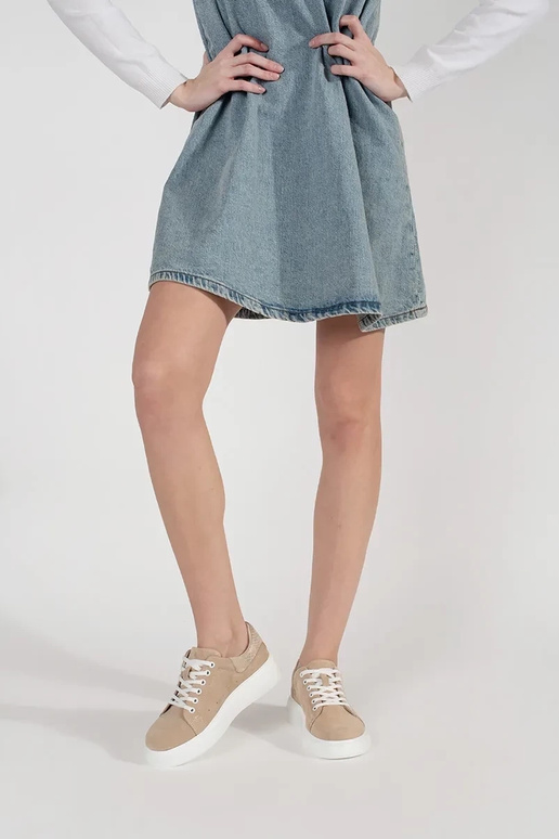 Beežid nahast sneakers mudel jalanõud... Beežid nahast sneakers mudel jalanõud...