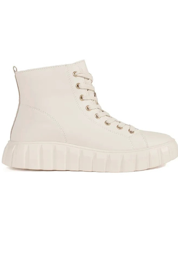 Kõrged naiste jalanõud...