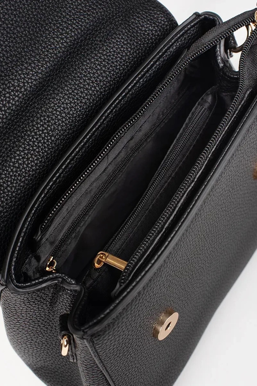 Must väike käekott kuldsete elementidega