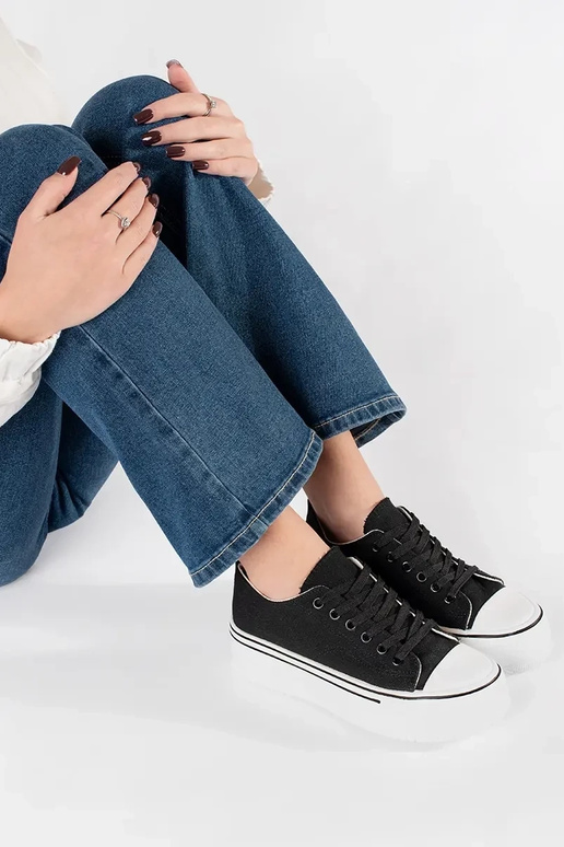 Mustad klassikalised naiste...