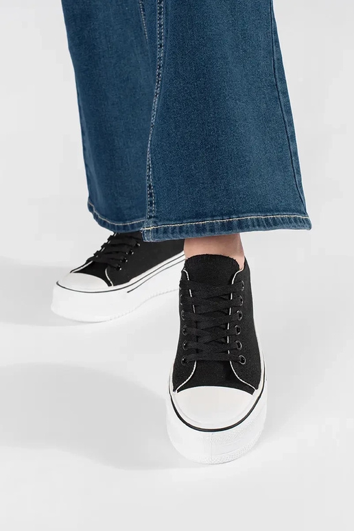 Mustad klassikalised naiste...