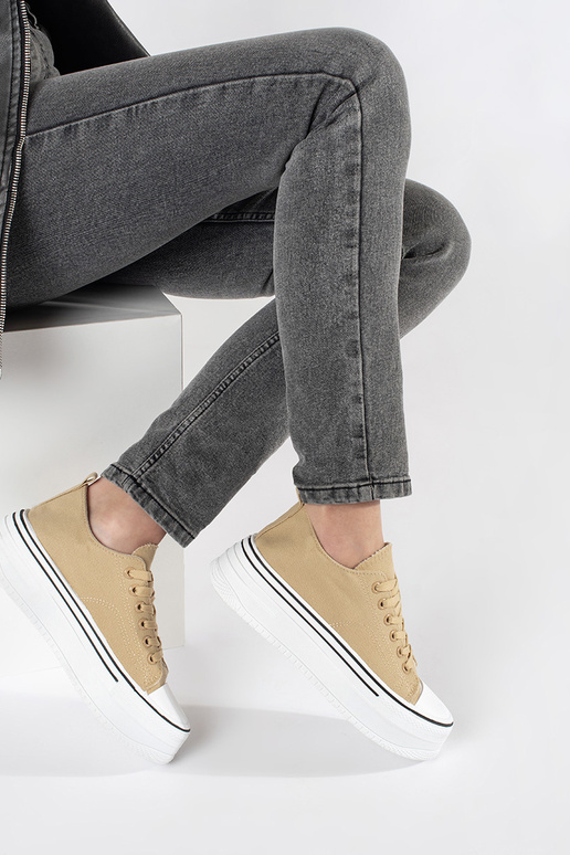 Liiva värvi spordijalatsid paksu tallaga Liiva värvi spordijalatsid paksu tallaga