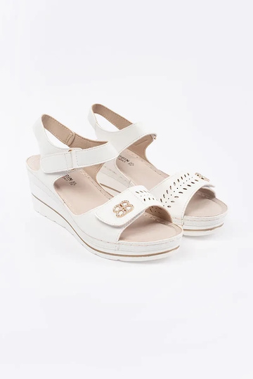 Valged platvormsandaalid... 2