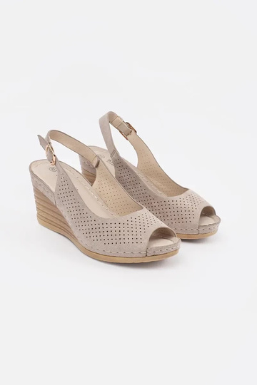 aukudega sandaalid beežil... 2