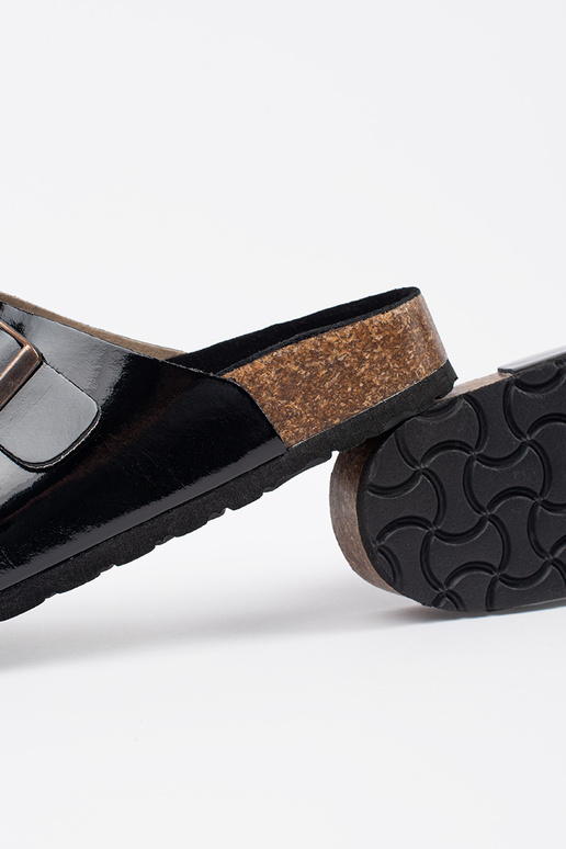 Mustad plätud madalal tallal Mustad plätud madalal tallal