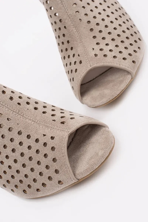 liivakarva sandaalid kontsadel nahast