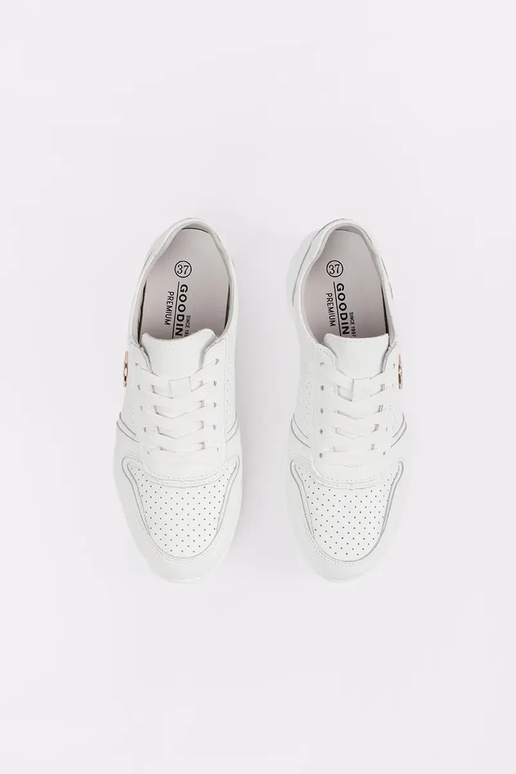 valged sneakers mudel kingad...