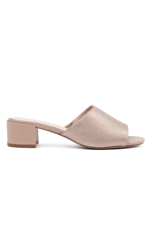 Beežid sussid kõrgel kontsal Sergio...