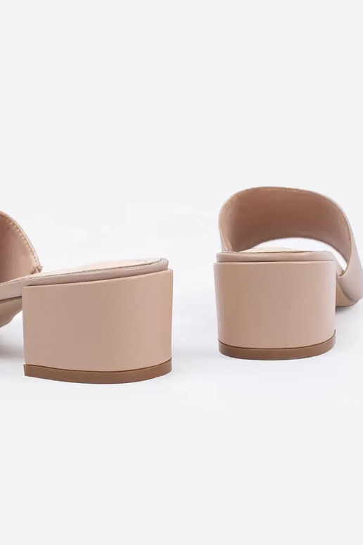 Beežid sussid kõrgel kontsal Sergio...