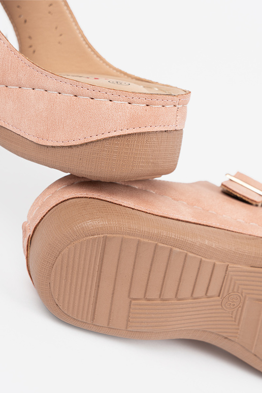 Sandaalid madalal platvormil...