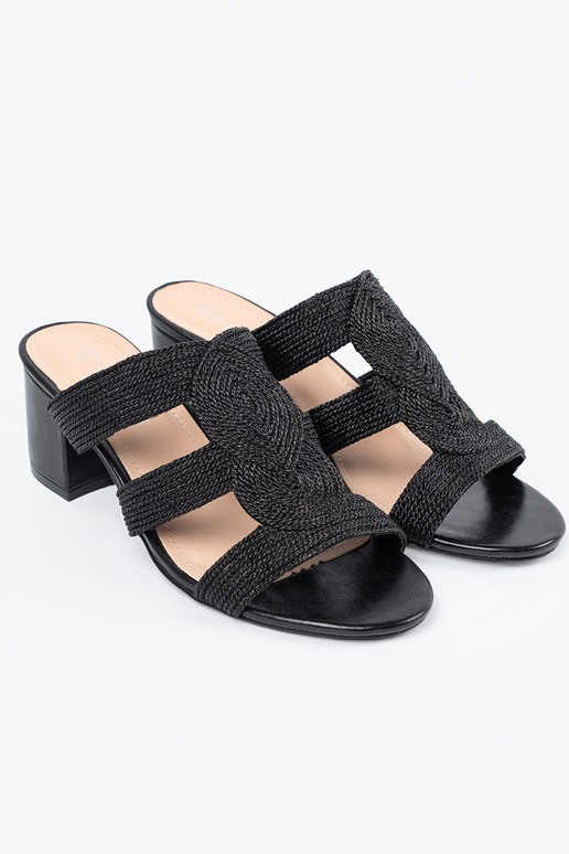 Mustade punutud sandaalid kõrge kontsaga