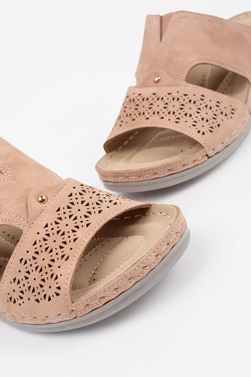 Sussid madalal platvormil pulberroosa...