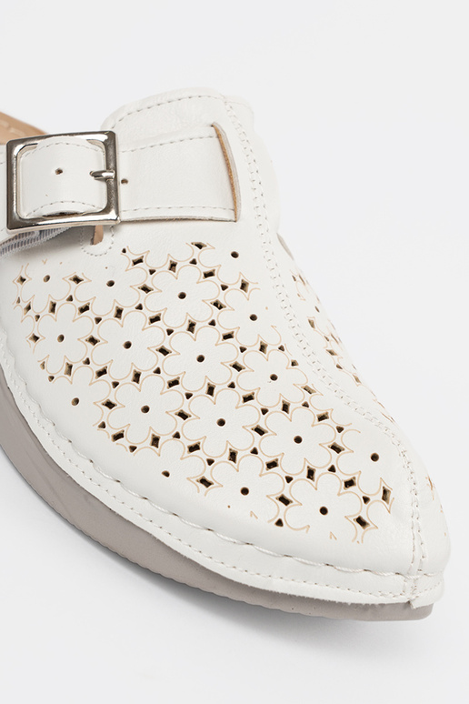 Sussid kinniste varvastega ja...