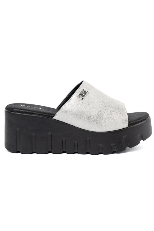 Sussid musta platvormiga hõbedase... Sussid musta platvormiga hõbedase...