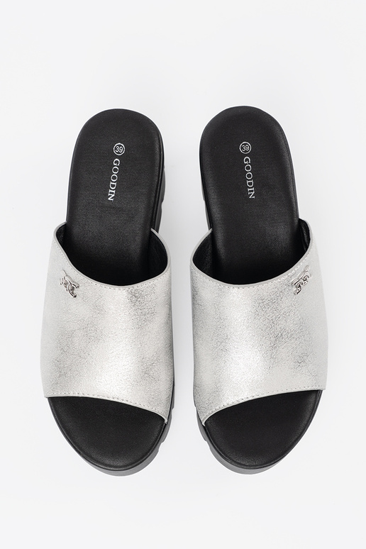 Sussid musta platvormiga hõbedase... Sussid musta platvormiga hõbedase...