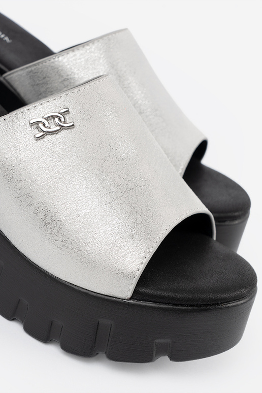 Sussid musta platvormiga hõbedase... Sussid musta platvormiga hõbedase...