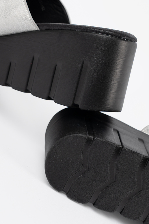 Sussid musta platvormiga hõbedase... Sussid musta platvormiga hõbedase...