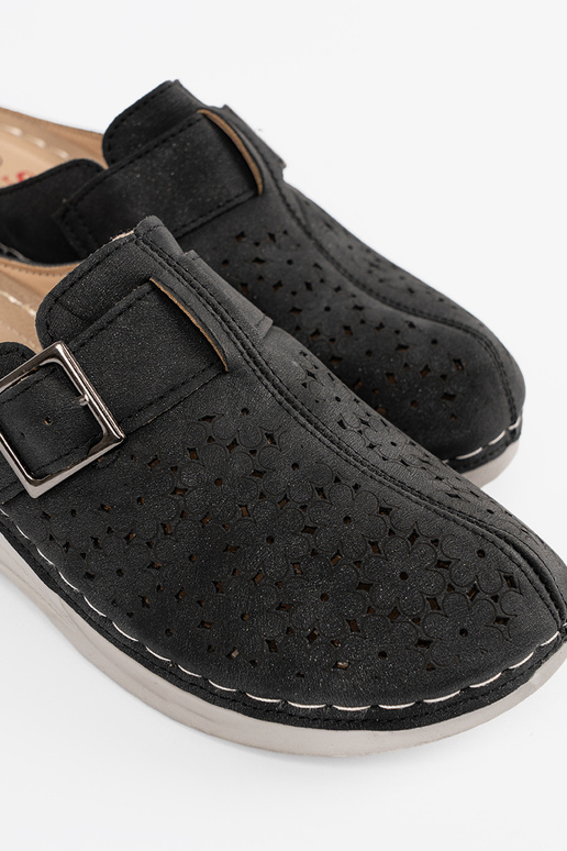 Sussid kinniste varvastega ja...