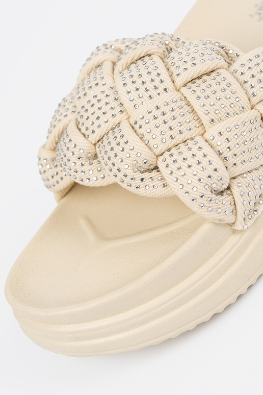 Kristallidega sandaalid erksandri värvi