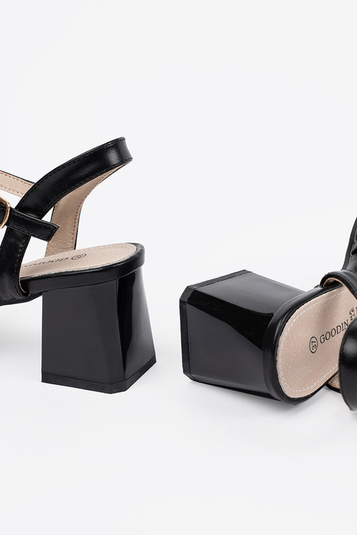 Must sandaal kontsaga