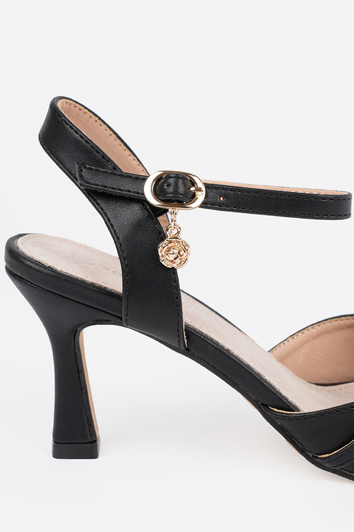 Must kõrged kontsad