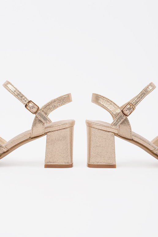 Kuldne sädelev platvormsandaal kontsaga