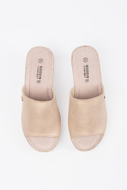 Kuldne naiste plätud kõrgendatud tallal