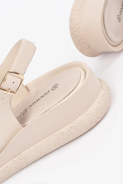 Liivakarva dekoratiivsed sandaalid...