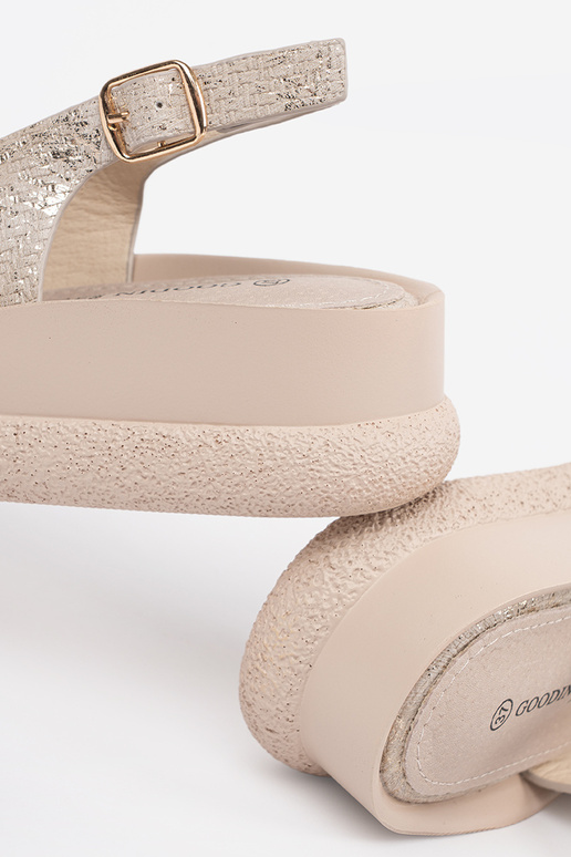 Tumedat hallikaspruuni sandaalid...