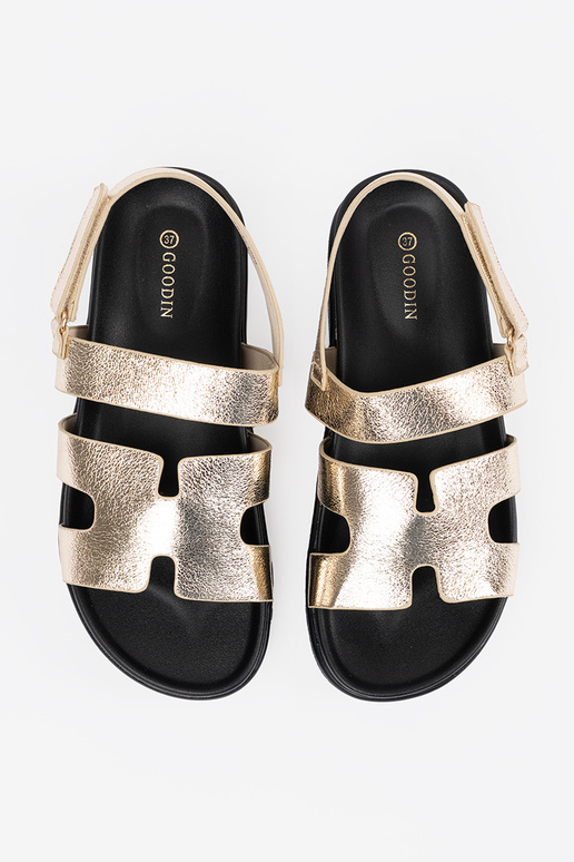 Klassikalise mudeli platvormsandals... Klassikalise mudeli platvormsandals...