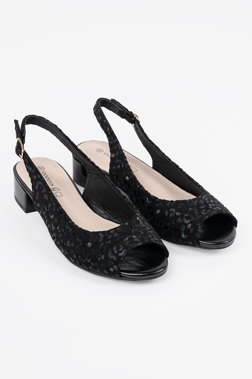 mustad sandaalid madalal kontsal...