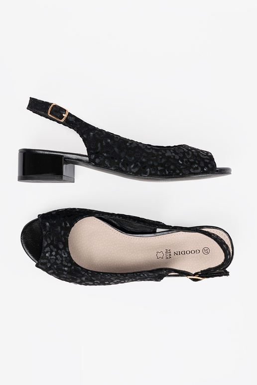 mustad sandaalid madalal kontsal...