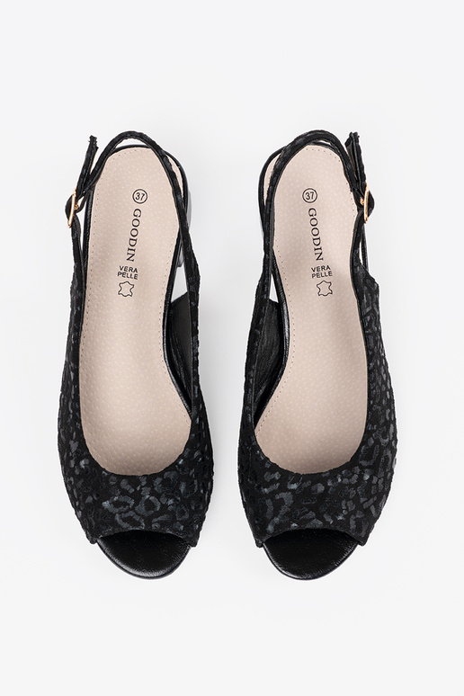 mustad sandaalid madalal kontsal...