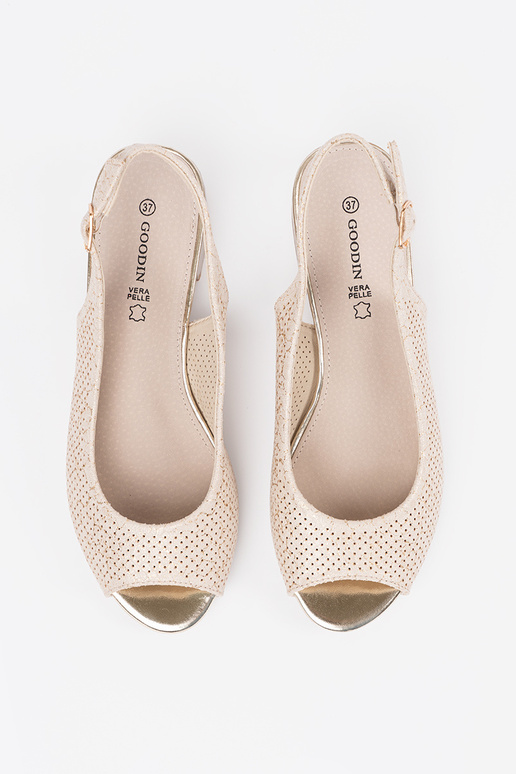 elevandiluust värvi avatud sandaalid... elevandiluust värvi avatud sandaalid...