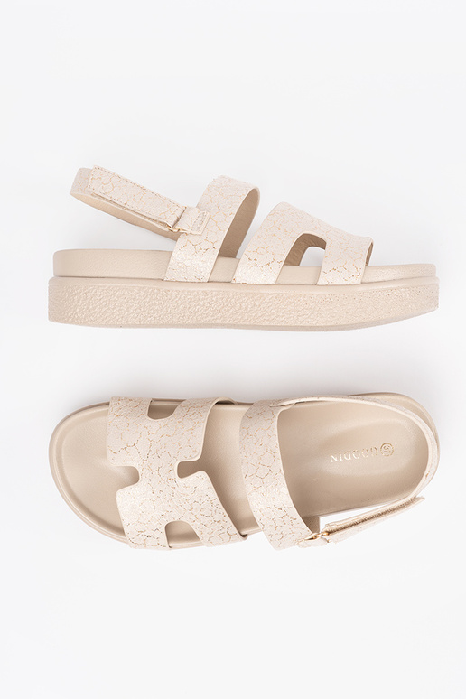 Klassikalise mudeli platvormsandals... Klassikalise mudeli platvormsandals...