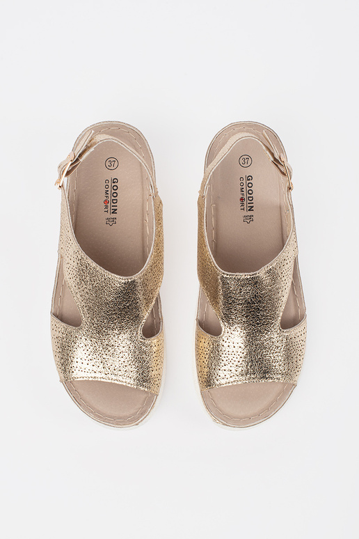 Kuldse värvi sandaalid kõrgel platvormil