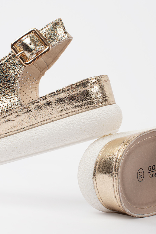 Kuldse värvi sandaalid kõrgel platvormil