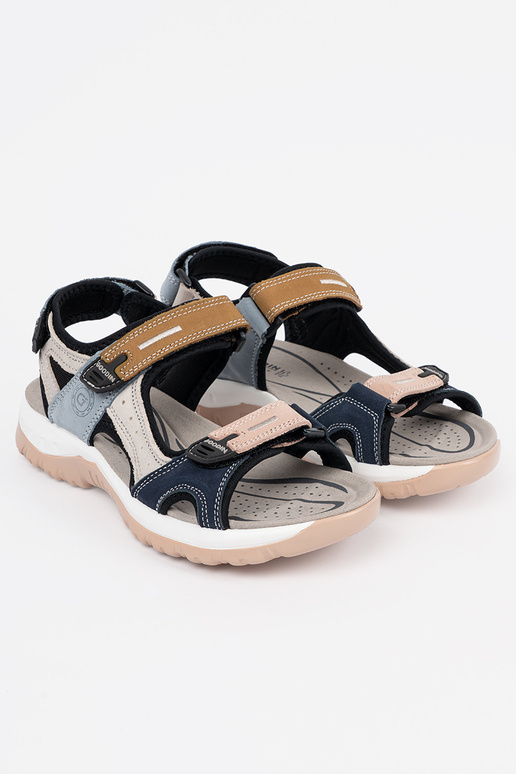 Erinevate värvidega spordisandaalid