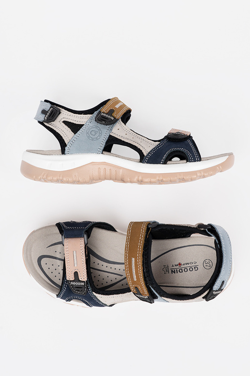 Erinevate värvidega spordisandaalid