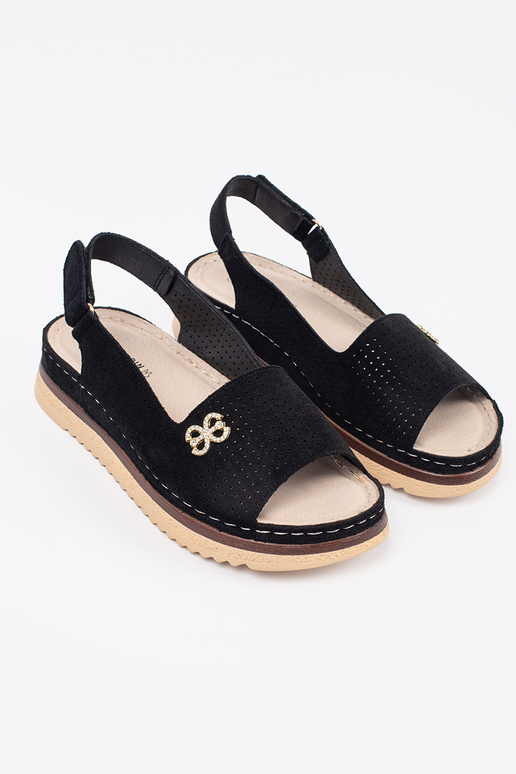 aukudega detailidega pehmed sandaalid... aukudega detailidega pehmed sandaalid...