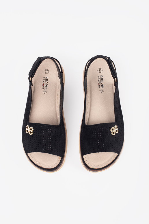 aukudega detailidega pehmed sandaalid... aukudega detailidega pehmed sandaalid...